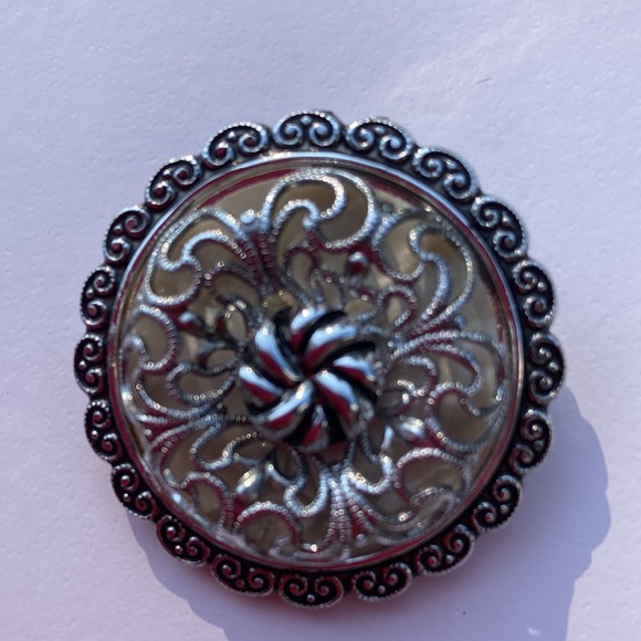 Vintage scarf clips and matching earrings - Picture 9 of 13